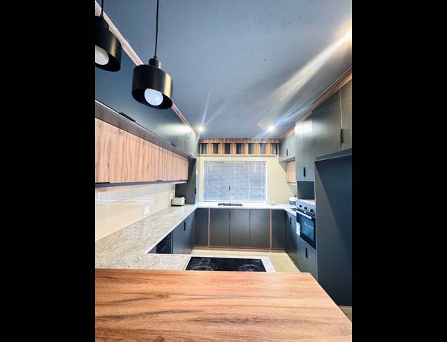 5 BEDROOM FREESTANDING FOR SALE IN MINERALIA